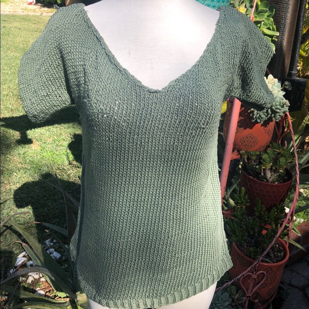 Short sleeve sweater